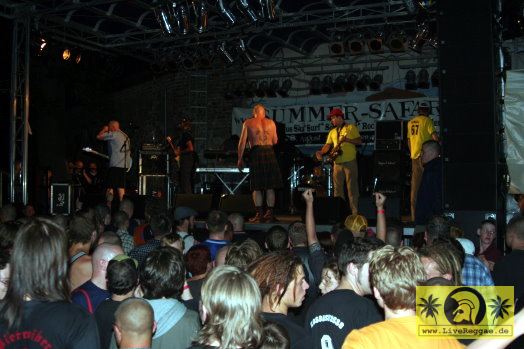 Rude + Visser (NL) a.k.a. Mr. Review 9. This Is Ska Festival - Wasserburg, Rosslau 25. Juni 2005 (26).jpg